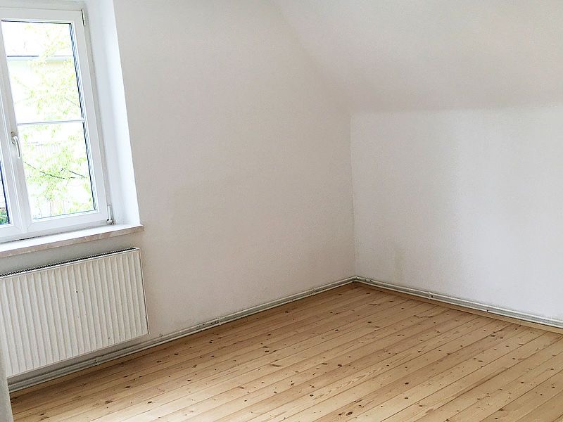3-Zimmer-Dachgeschoss-Wohnung, Alter Sportplatz 4 Top 10 – Bild 4