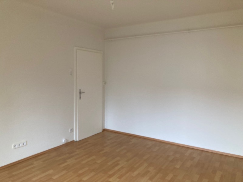 Kompakte Wohnung mit Balkon, Karolingerweg 4 Top 8 – Bild 1