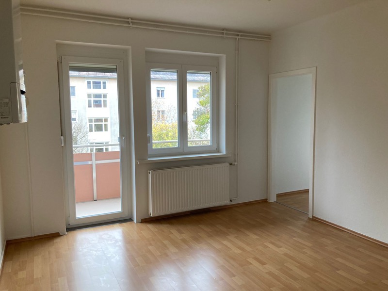 Kompakte Wohnung mit Balkon, Karolingerweg 4 Top 8 – Bild 2
