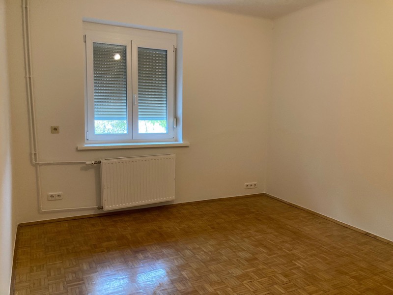 Kompakte Wohnung mit Balkon, Karolingerweg 4 Top 8 – Bild 3