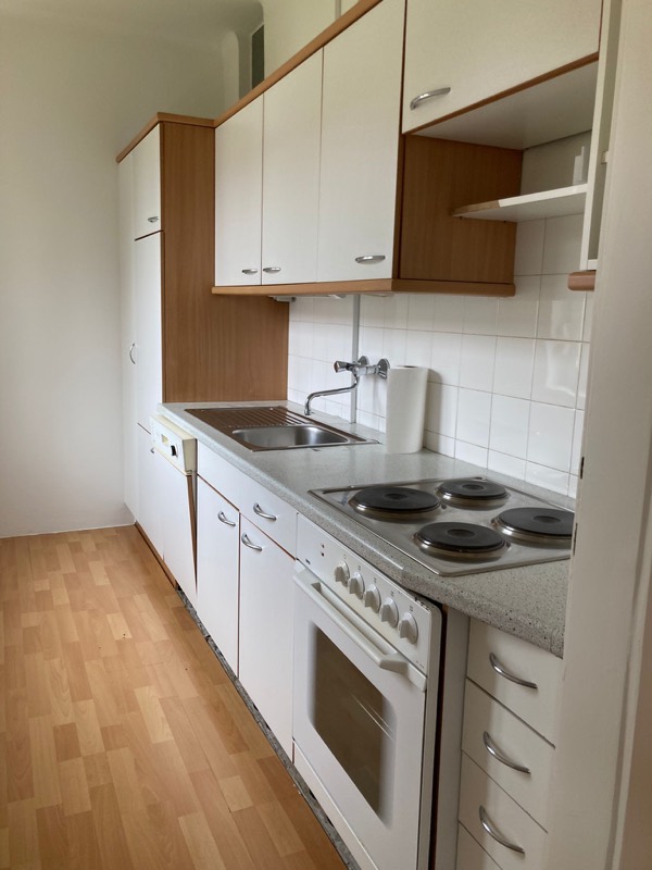 Kompakte Wohnung mit Balkon, Karolingerweg 4 Top 8 – Bild 4